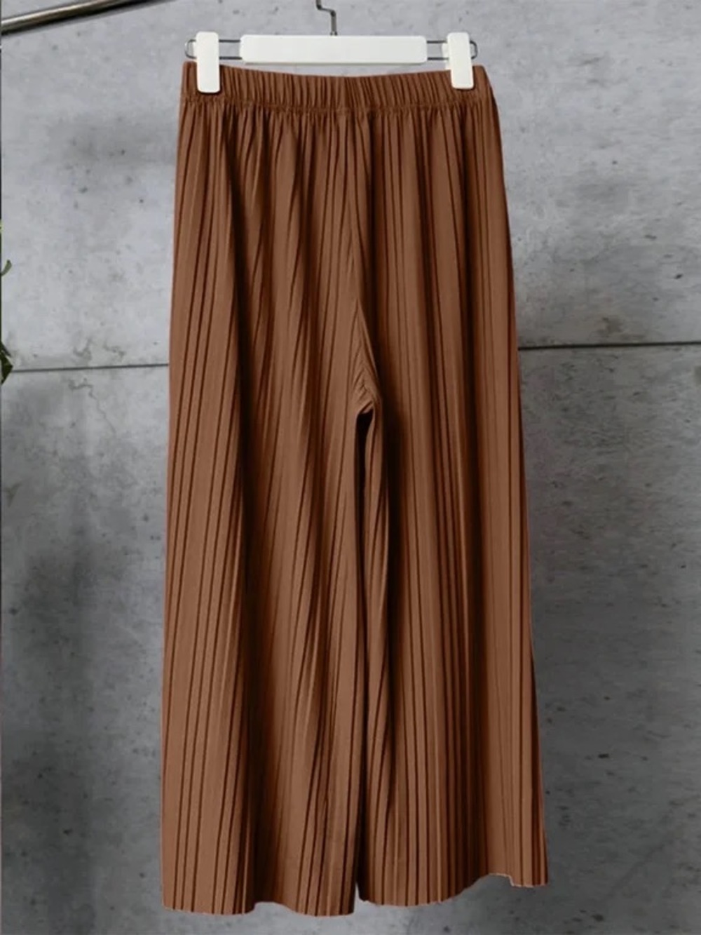 Fan Pleated Wide-Leg Crop Brown Pants